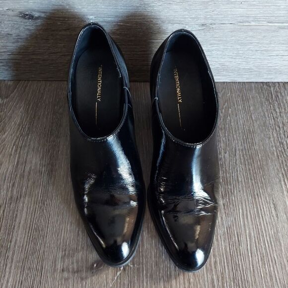 Intentionally Blank Nadia Patent Leather Block Heel Bootie in Black Size 8 - Picture 3 of 10